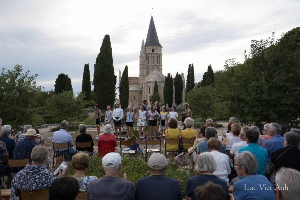 Le chant final
Jardin médiéval d'Aulnay
28 juillet 2022