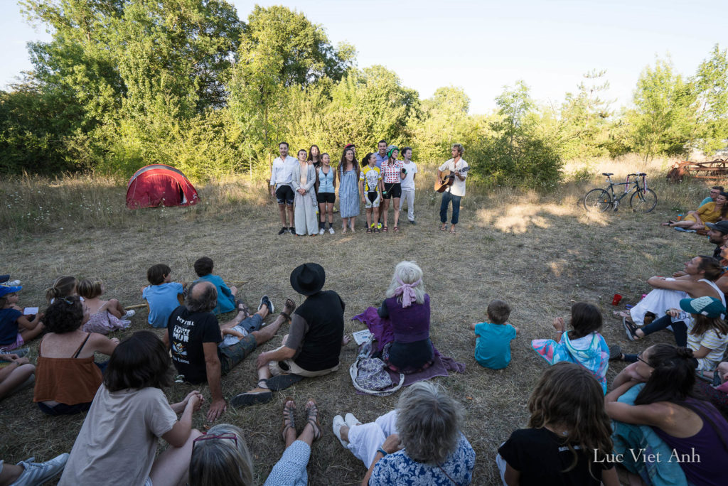 Le chant final
À la Motte – Saint-Saturnin-du-Bois
27 juillet 2022