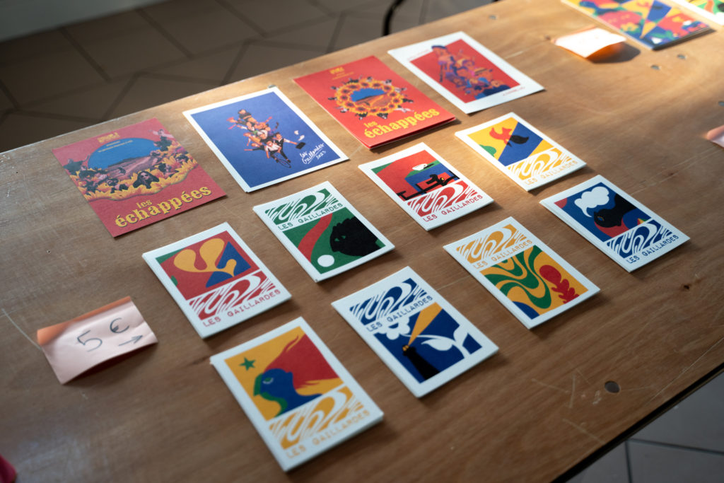 Les cartes postales À la salle des fêtes de Sainte-Gemme lundi 11 août